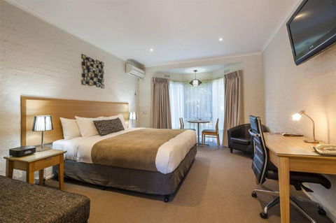 COMFORT INN COACH AND BUSHMANS - Holiday Cairns 1