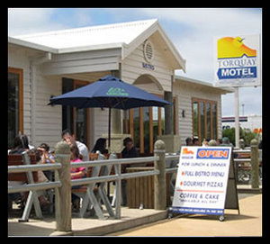 Torquay Hotel Motel - Holiday Cairns 1