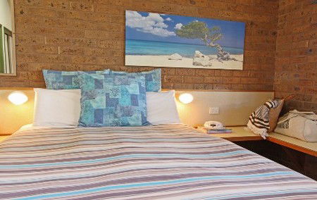 The Beachfront Motel - Holiday Cairns 1
