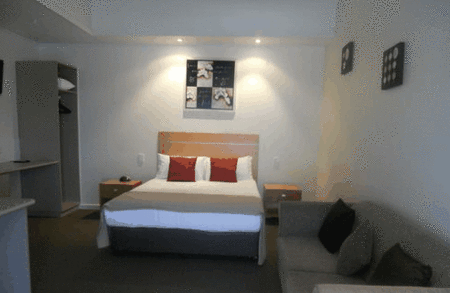 Burkes Hotel Motel - Holiday Cairns 4