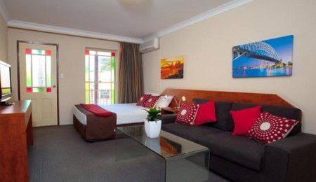 Central Railway Hotel - Holiday Cairns 0