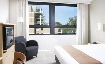 Pacific International Suites Parramatta - Holiday Cairns 3