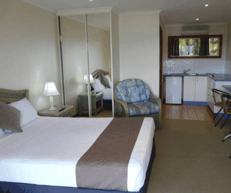 Sunlit Waters Studio Apartments - Holiday Cairns 1