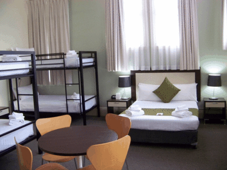 Aarons Hotel - Holiday Cairns 4