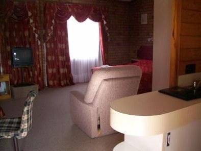 Spa Village Travel Inn - Holiday Cairns 4