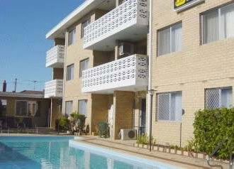 Brownelea Holiday Apartments - Holiday Cairns 2