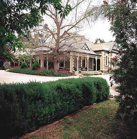 The Lodge Country House - Holiday Cairns 0