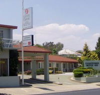Country Comfort Cowra Countryman Motor Inn - Holiday Cairns
