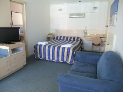 Country Comfort Cowra Countryman Motor Inn - Holiday Cairns 2