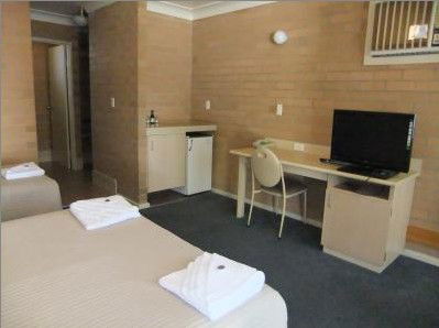 Country Comfort Cowra Countryman Motor Inn - Holiday Cairns 4