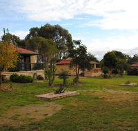 Lakes Entrance Country Cottages - Holiday Cairns