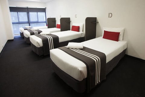 Y Hotel Hyde Park - Holiday Cairns 3