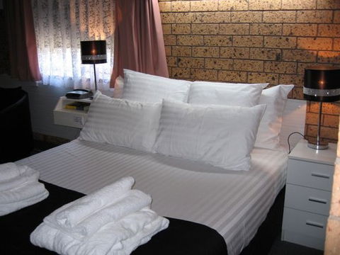 Golden Harvest Motor Inn - Holiday Cairns 1