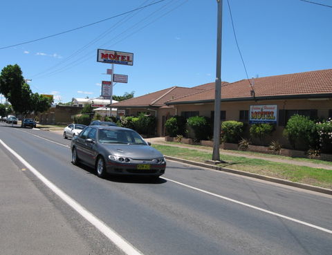 Golden Harvest Motor Inn - Holiday Cairns 3