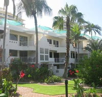 Camargue Beachfront Apartments - Holiday Cairns