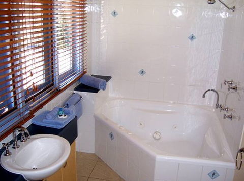 Rayville Boat Houses - Holiday Cairns 4
