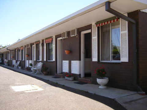 Colonial Lodge Motel - Holiday Cairns 1
