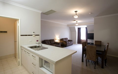 Regal Apartments - Holiday Cairns 1