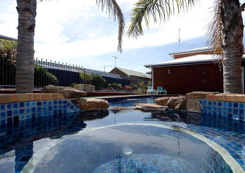 Comfort Inn The International - Holiday Cairns 1