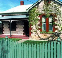 Naracoorte Cottages - Smith Street Villa - Holiday Cairns