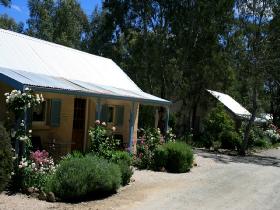 Riesling Trail Cottages - Holiday Cairns 0