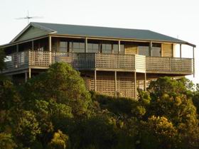 Lantauanan - The Lookout - Holiday Cairns 0