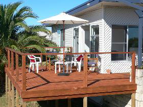 Beachport Escape - Holiday Cairns 0
