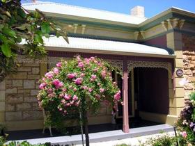Rose Villa - Holiday Cairns 0