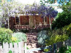 Sea & Vines Cottage - Holiday Cairns 0