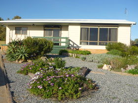 Oaklands Beach House - Holiday Cairns 0