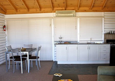 ArtWine Cottages - Holiday Cairns 4
