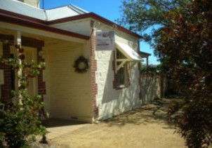 Wild Berry Cottage - Holiday Cairns 2