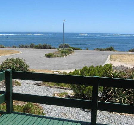 Oaklands Beach House - Holiday Cairns 1