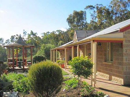 Riesling Trail Cottages - Holiday Cairns 2