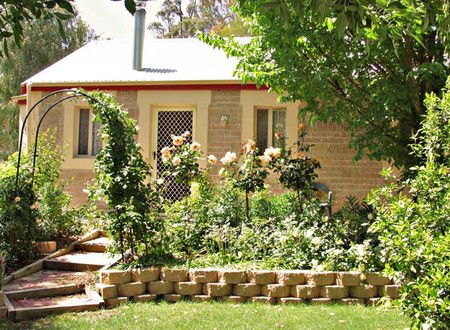 Riesling Trail Cottages - Holiday Cairns 4