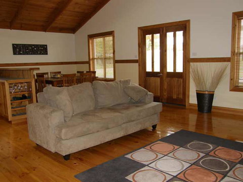 Beachport Retreat - Holiday Cairns 0