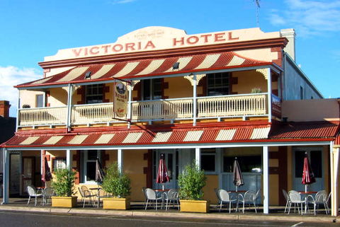 Victoria Hotel - Strathalbyn - Holiday Cairns 1
