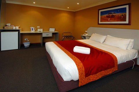 Victoria Hotel - Strathalbyn - Holiday Cairns 2