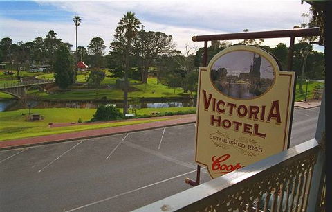 Victoria Hotel - Strathalbyn - Holiday Cairns 4