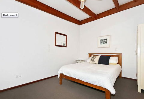 Sea Sand And Scrub Holiday House - Holiday Cairns 2