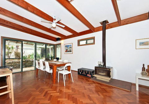 Sea Sand And Scrub Holiday House - Holiday Cairns 5