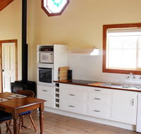 The Old Oak Bed and Breakfast - The Shearing Quarters - Holiday Cairns