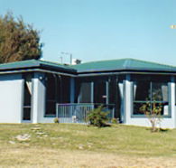 Homelea Accommodation Spa Cottage and Apartments - Holiday Cairns