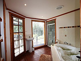 Love Grove Guest House - Holiday Cairns 0