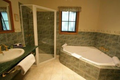Cradle Chalet Boutique Luxury Lodge - Holiday Cairns 2