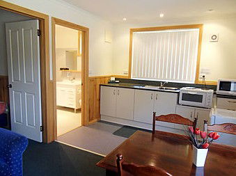 Driftwood Strahan Villas - Holiday Cairns 3