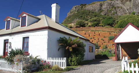 Captains Cottage - Holiday Cairns 0