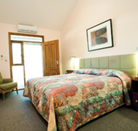 Gundaroo Colonial Inn - Holiday Cairns