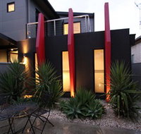 Sixty Three On Lucan - Holiday Cairns