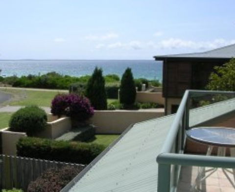 A Bay Beachcomber And Jervis Bays SeaChange - Holiday Cairns 2